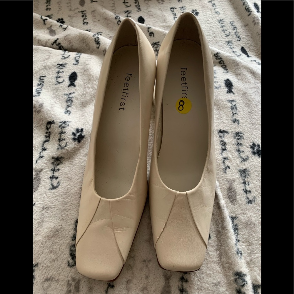 Vintage Y2K off white / cream Feet First shoes size 8